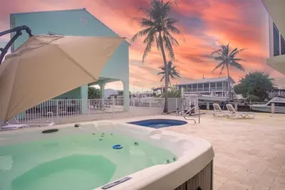 Image de Atlantic side, quiet neighborhood ~ 3 Bed 2. 5 Bath, dock, pool / hot tub, kayak