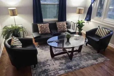 Image de Cozy Home with Bonefire: 30 mins from Detroit/Aa