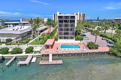 Image de Jupiter Island, Waterfront, Beach Access, Pool, Newly Remodeled 2br, 2ba Condo