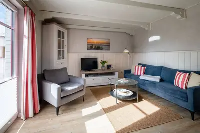 Image de Stilvolles Kapteins Cottage mit Kamin - Inge