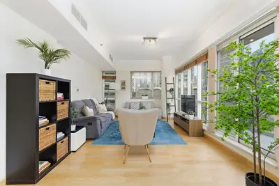 Image de Prime 2br with Mesmerizing Canal Views, Stone’s Throw from Marina Mall & Metro