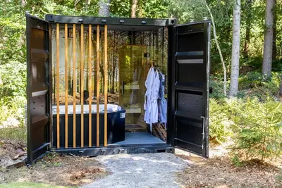 Image de Rent a charming 6-person Wellness bungalow with a private sauna and bubbel bath in Drenthe on the Norgerberg.