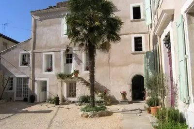 Image de Grand old Villa with pool in the heart of Capestang town (on the Canal du Midi)