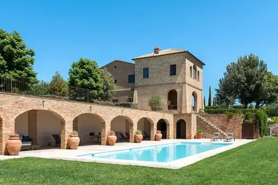 Image de Recently restored Villa in Tuscany, sleeps 12, sw. pool, gym, big garden.