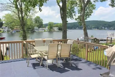 Image de The Cottage at Highland Lake, year-round, waterfront with a boat dock