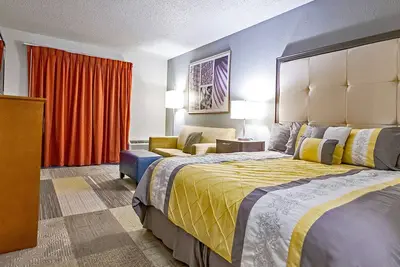 Image de Coratel Inn by Jasper Iowa Fairfield - Comfort 1 King Suites with Sofa Bed Ns