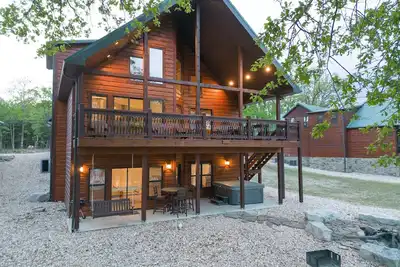 Image de 7br Waterfront Haven w/ Hot Tub + Slip