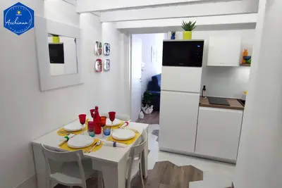 Image de Renovated Modern Apartment 100 meters from the sea