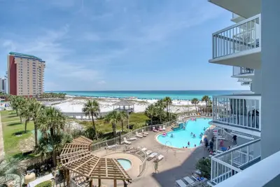 Image de Stunning View! Renovated 4th Floor Condo with Three Pools-Right on the Beach!