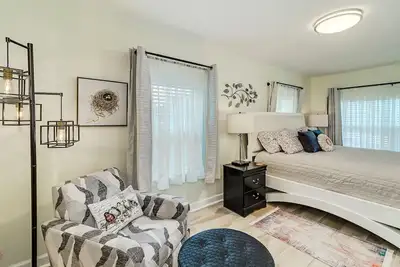 Image de Farmhouse Inspired Cottage w/ Fully Fenced-in Yard