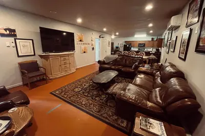 Image de Huge Historic Downtown Minot 3bd Apartment