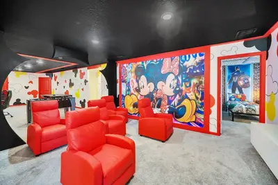 Image de Beautiful Spacious Family Home with Pool-2120lc