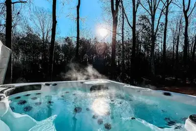 Image de Jacuzzi Cottage at Lake Martin Kowaliga Bay