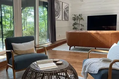 A-Cozy Retreat: Lake House. Jacuzzi.