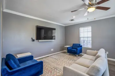 Image de Modern oasis W/ Tesla charger