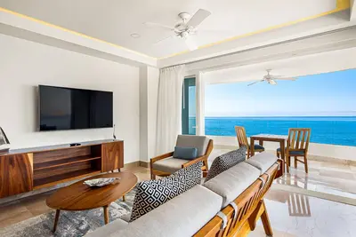 Image de Oceanfront condo with huge balcony, sweeping ocean view & amazing pool