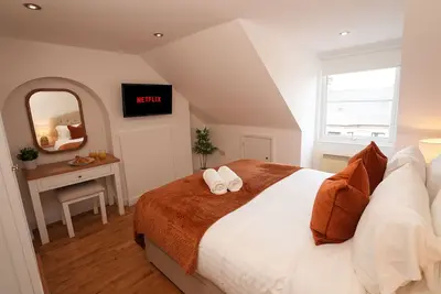 Image de The Loft King Bed Central Cambridge Apartment