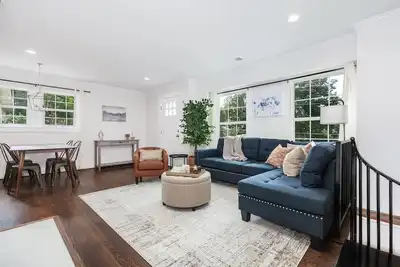 Image de Crestwood Contemporary - Minutes to Downtown!