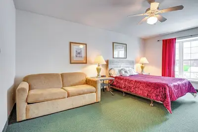 Image de Near Lake Huron Shoreline! Studio w/ Resort Perks