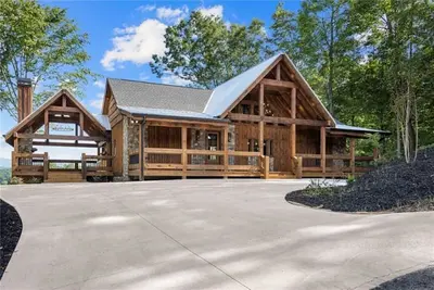 Image de New Luxury Home in the North Georgia Mountains!
