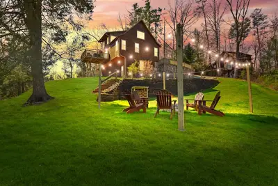 Image de Cozy: Mtn Views, Wineries, Hot Tub, Creek, Game Room