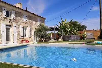 Image de Villa familliale avec Piscine et Jaccuzi près de la plage