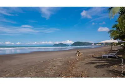 Image de Tropical Beachfront Oasis #25