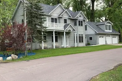 Image de Premier Host Tetonka & Sakatah Lakes Dock, Kayaks & Lakeside Fire Pit & Gameroom