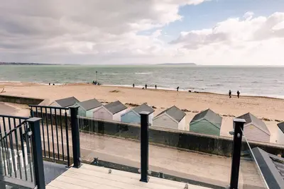 Image de Shearwater - A luxury front line lodge on  Sandhills Holiday Park Mudeford