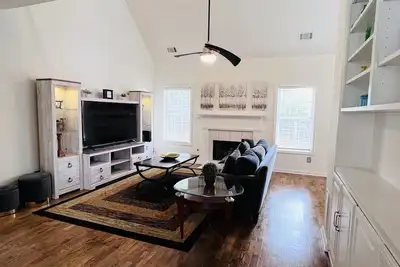 4 Br home quiet and peaceful