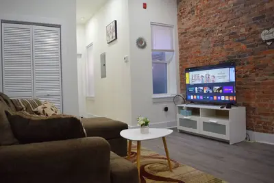 Image de Remodeled Modern Rustic Unit with Roof Deck close to center city,