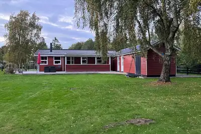 Image de Beautiful summer house with shelter and fire pit