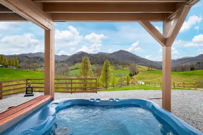 Image de New Breathtaking Views, Hot tub and Arcade in a Peaceful Mountain View Retreat