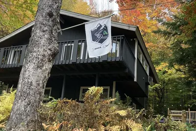 Cozy ski chalet - w/ Assoc amenities. 10 mins from Mount Snow