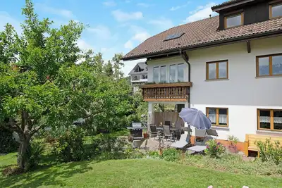 Image de Appartement avec vue sur les montagnes, jardin partagé et Wi-Fi