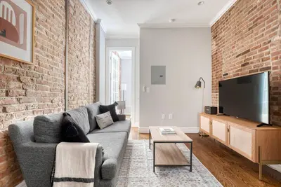Image de Classic East Village 1br w/ W/D, nr cafes, by Blueground