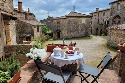 Image de Romantic apartment located in a hamlet in the Sienese countryside