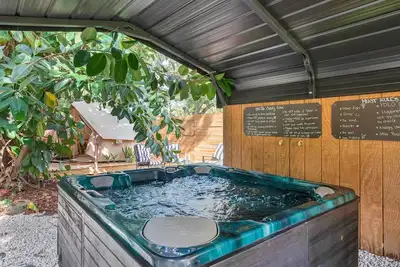 Image de The Temple & Glamping + Hot Tub, 15 Min Away from Mco, 25 min from Theme Parks