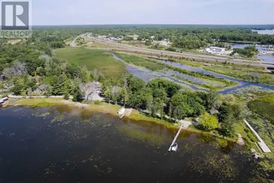 Image de Cottage on water at oak Bay Gulf Club