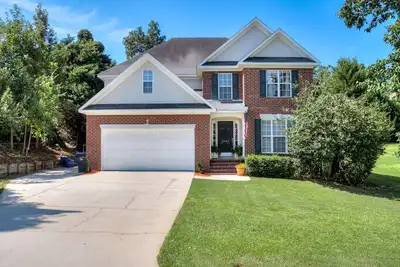 Image de Lovely farmhouse style home in a quiet neighborhood