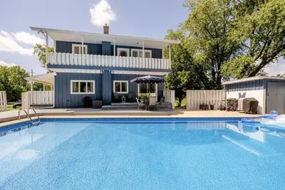 Image de Modern Farmhouse With Heated Private Pool - 15 Minutes To Beautiful St. Joesph
