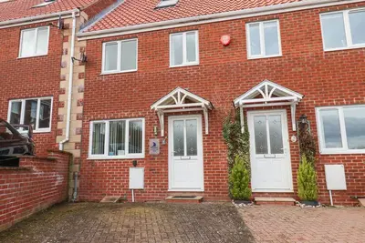 Chandler'S View, pet friendly, with a garden in Whitby