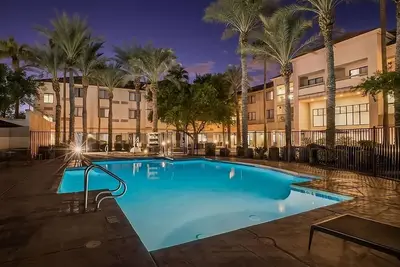 Image de Four Units Close to Desert Botanical Gardens! Outdoor Pool, Pets are Welcome!