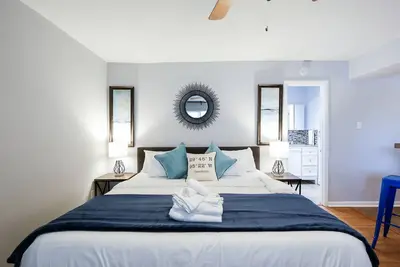 Image de Your Montrose Studios! Sleeps 26/13br/13ba/13pa