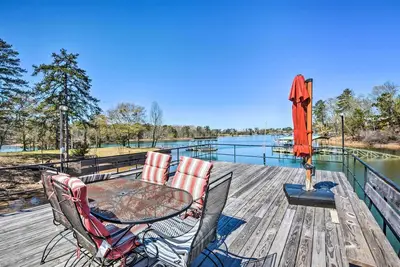Image de Georgia Getaway w/ 2-Story Dock By Lake Hartwell