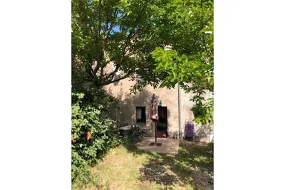 Image de Gite biche, Maison dans la nature avec cheminée
