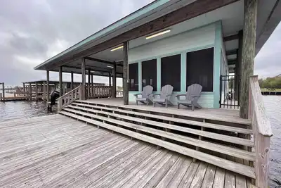 Image de Reel Fishin' at \"The Pier Camp\" on the dock and over the water.