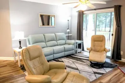 Image de 2 Br Condo overlooking first tee of Golf Course