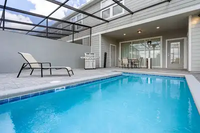Image de 993 Pd - Opulent 5br Townhome- Private Pool