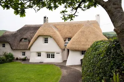 Image de Charming thatched cottage